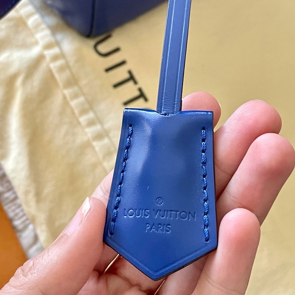 Louis Vuitton Cluny MM bag - Picture 8 of 16